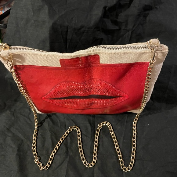Canvas shoulder/crossbody by-THURSDAY FRIDAY unique bold red beautiful lips - Picture 4 of 10